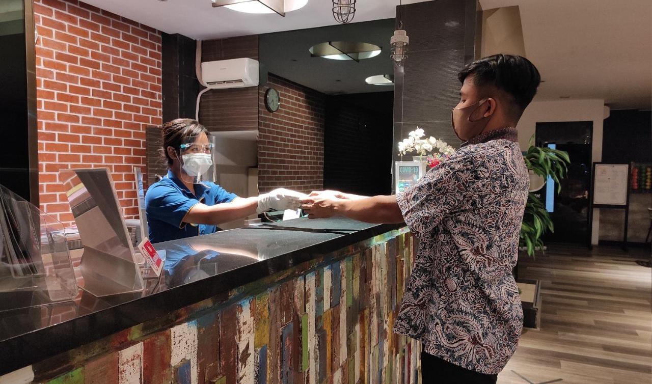 Hotel 88 Mangga Besar Raya 120 Jakarta By Wh Esterno foto