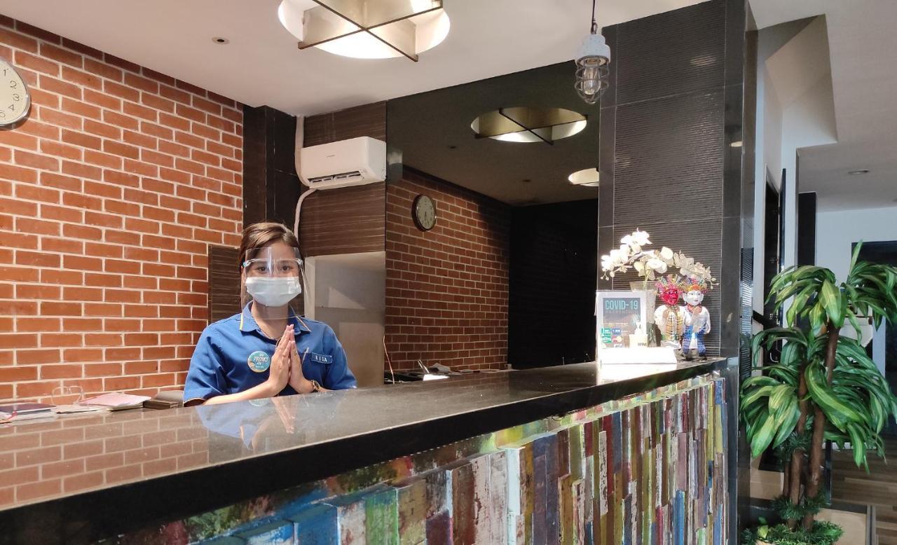 Hotel 88 Mangga Besar Raya 120 Jakarta By Wh Esterno foto