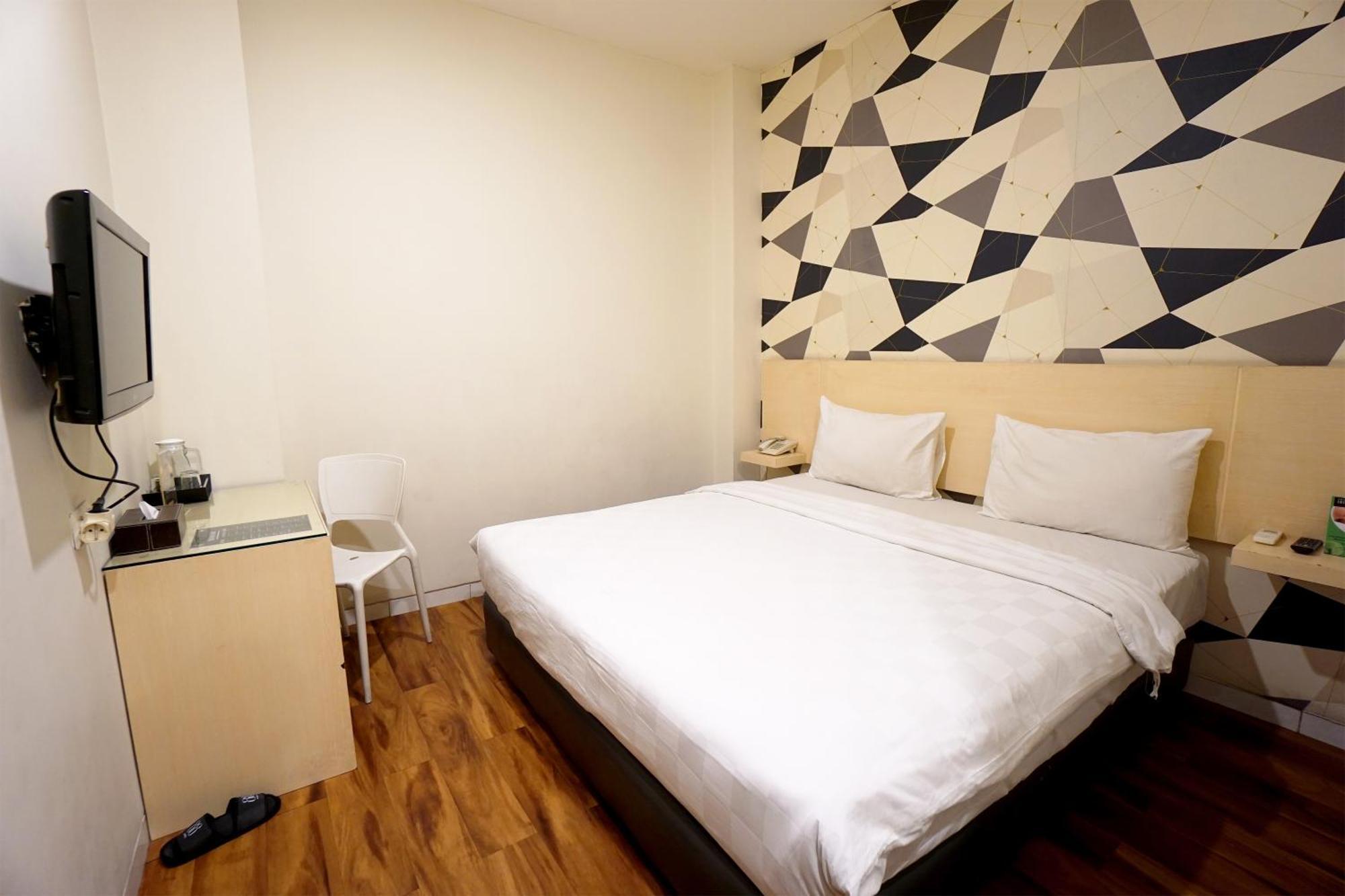 Hotel 88 Mangga Besar Raya 120 Jakarta By Wh Esterno foto