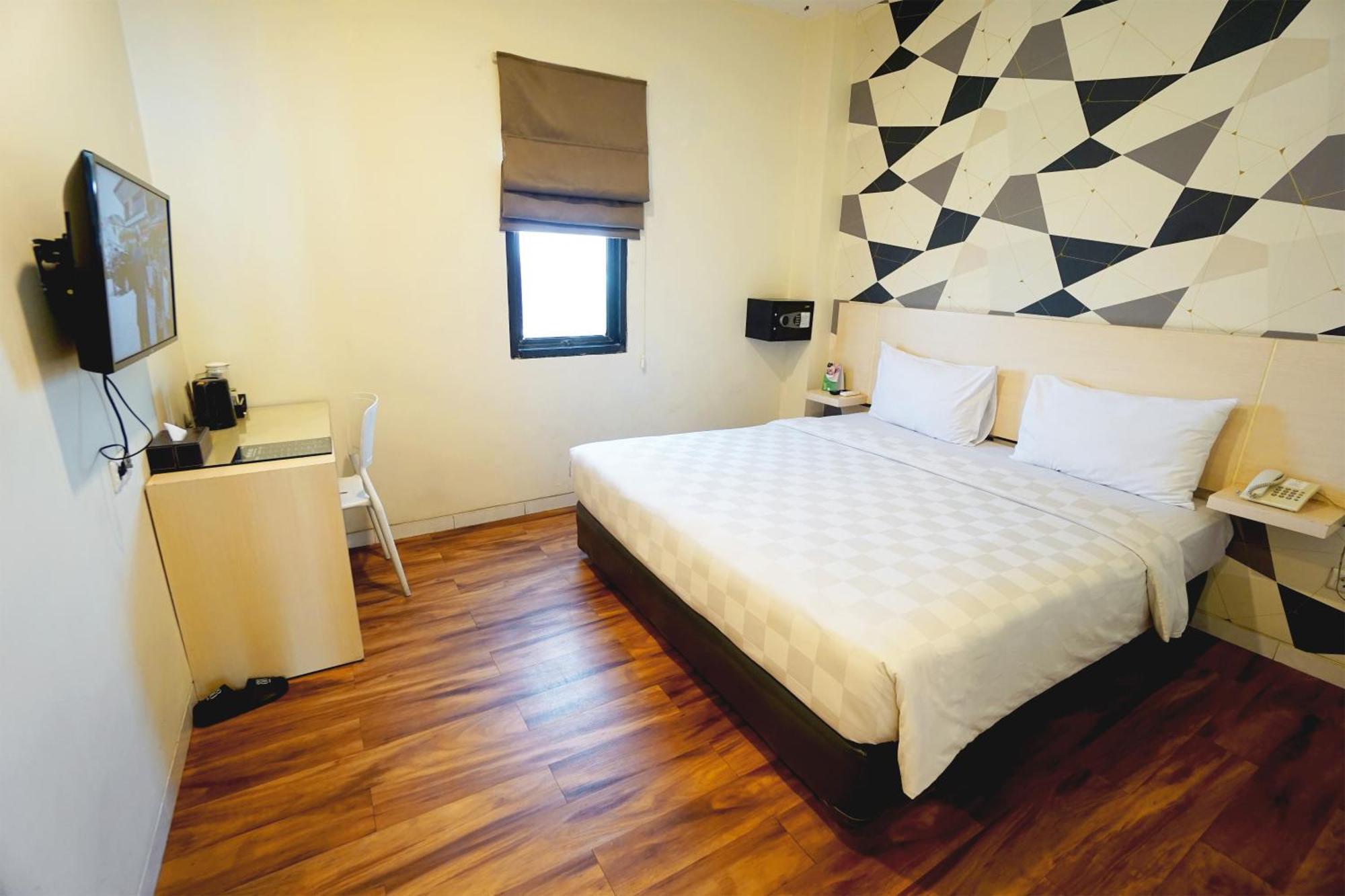 Hotel 88 Mangga Besar Raya 120 Jakarta By Wh Esterno foto