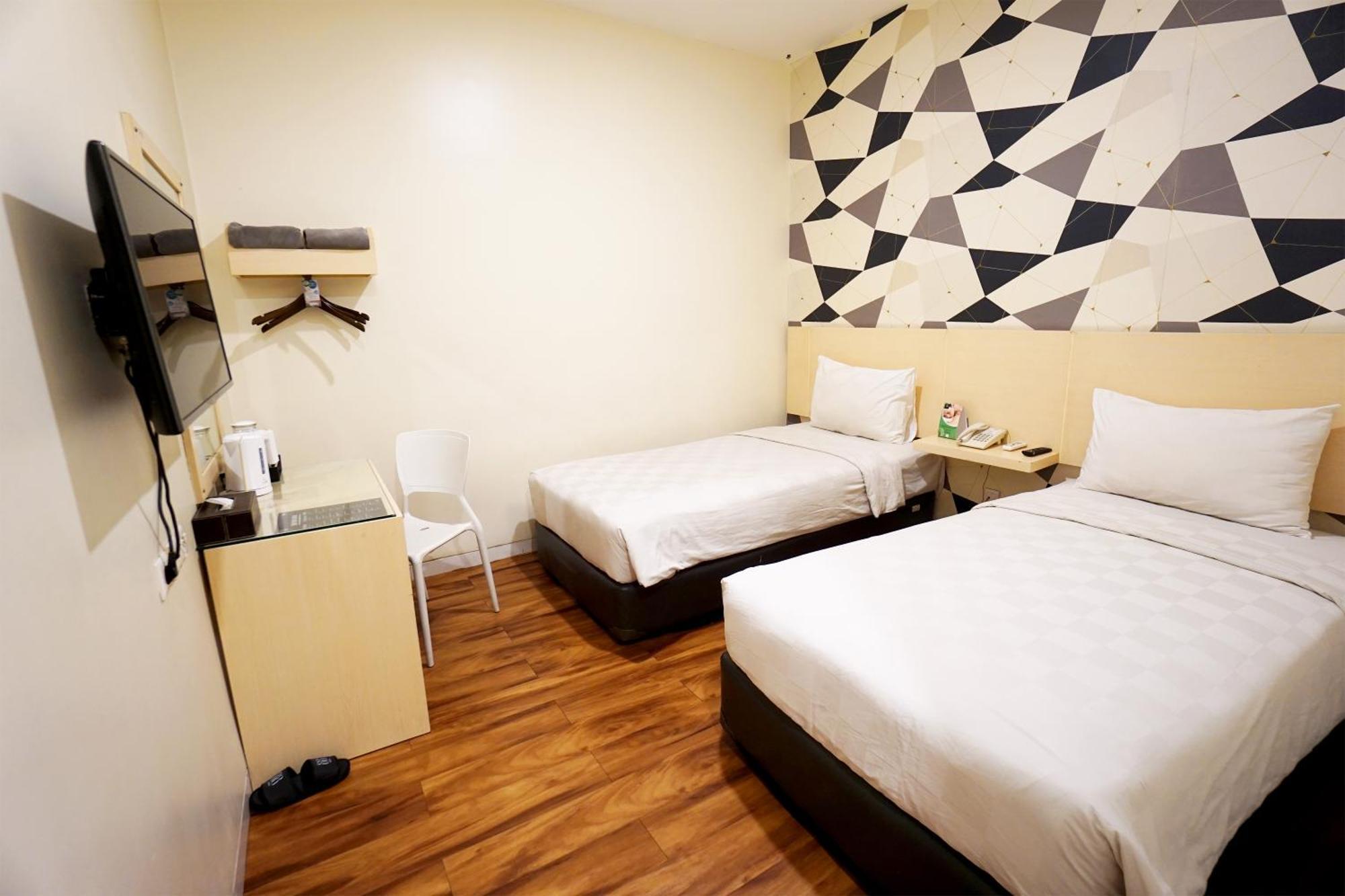 Hotel 88 Mangga Besar Raya 120 Jakarta By Wh Esterno foto