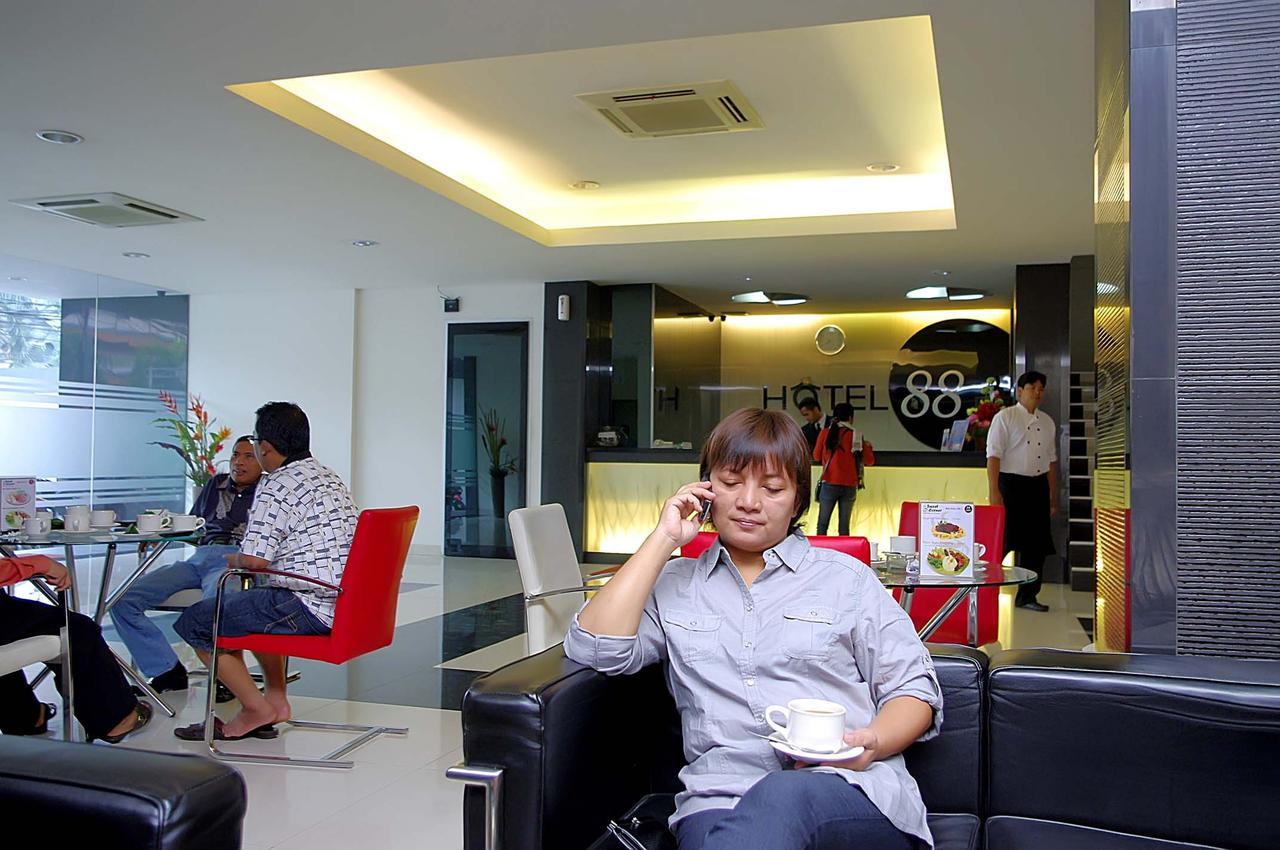 Hotel 88 Mangga Besar Raya 120 Jakarta By Wh Esterno foto