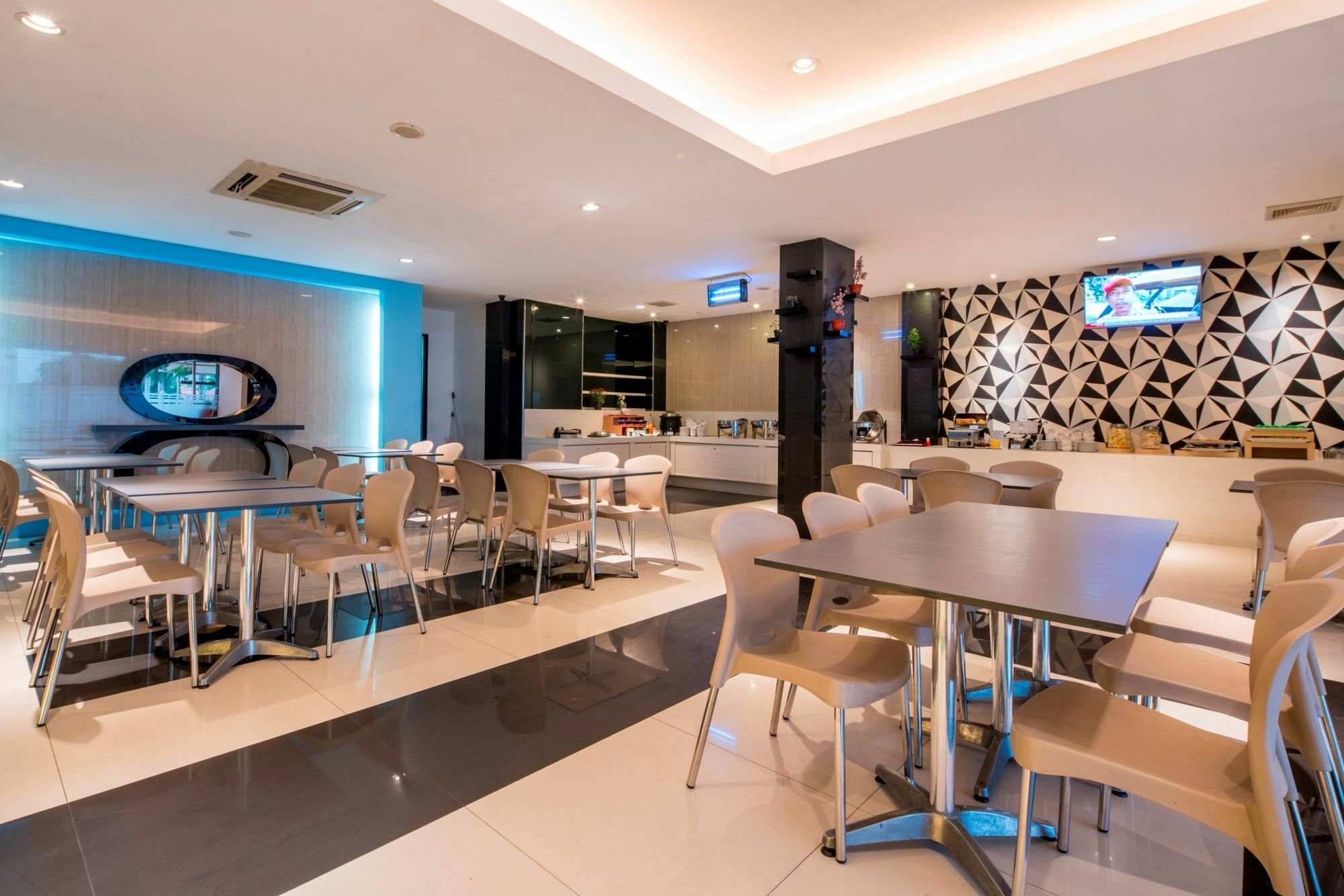 Hotel 88 Mangga Besar Raya 120 Jakarta By Wh Esterno foto