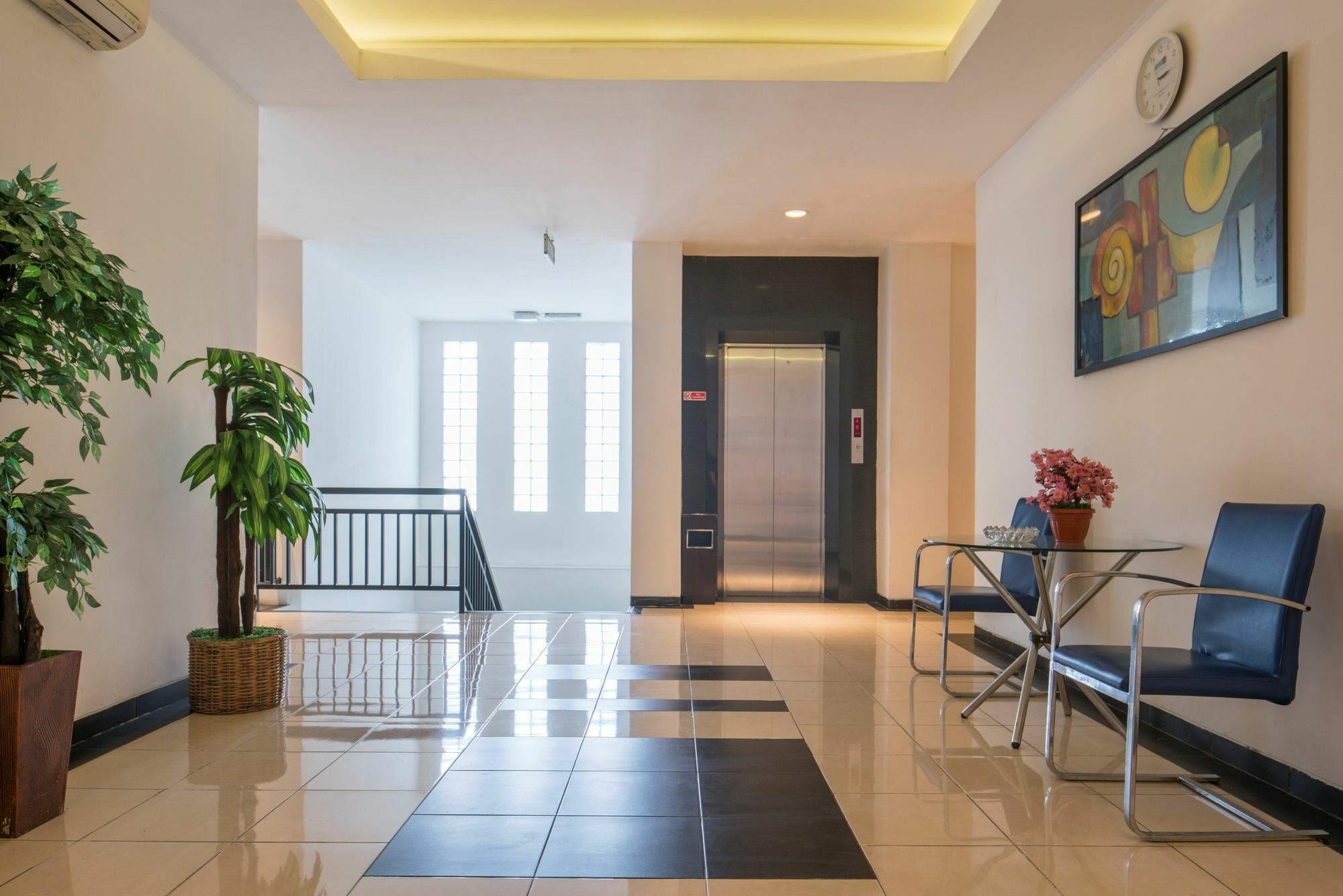 Hotel 88 Mangga Besar Raya 120 Jakarta By Wh Esterno foto