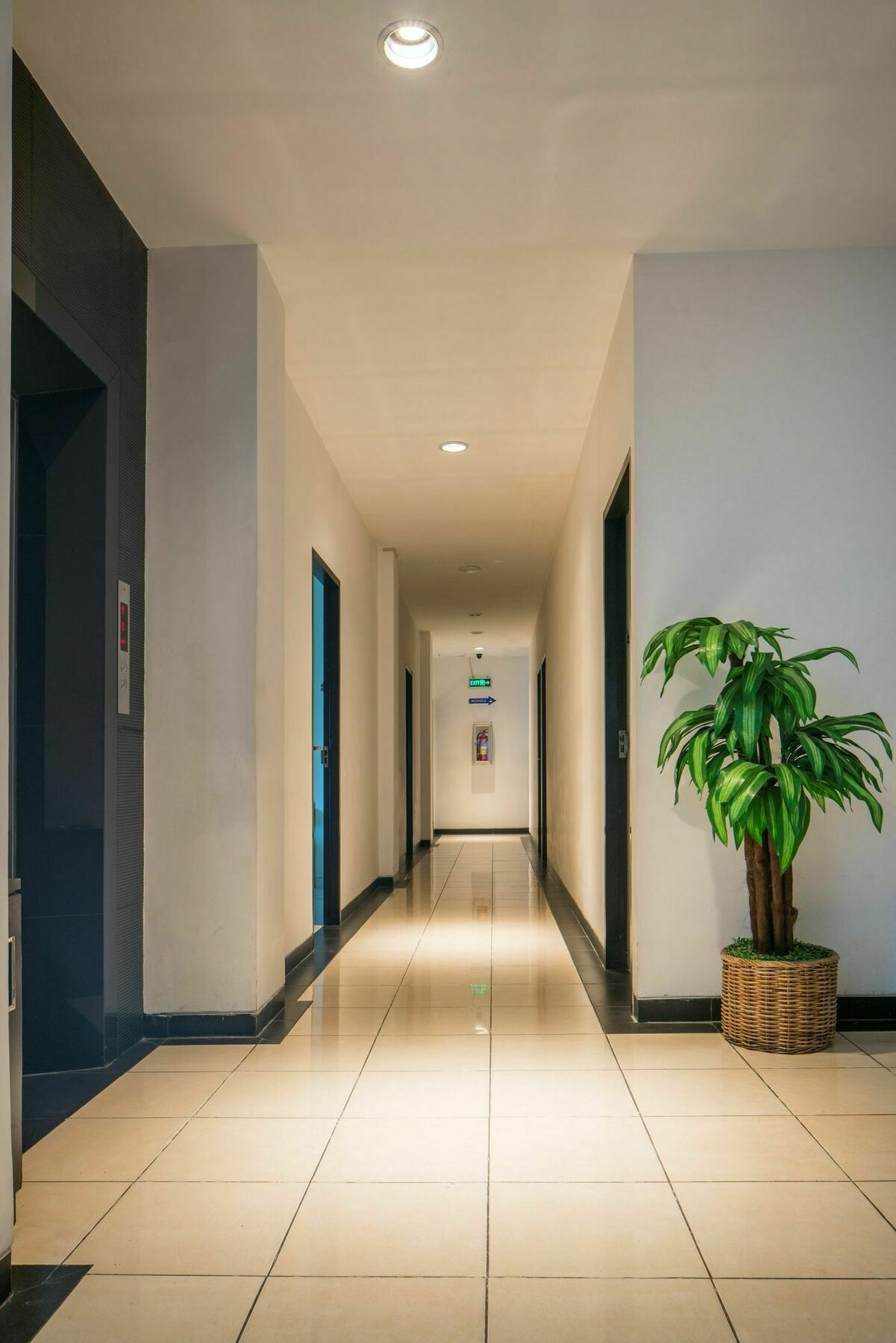 Hotel 88 Mangga Besar Raya 120 Jakarta By Wh Esterno foto