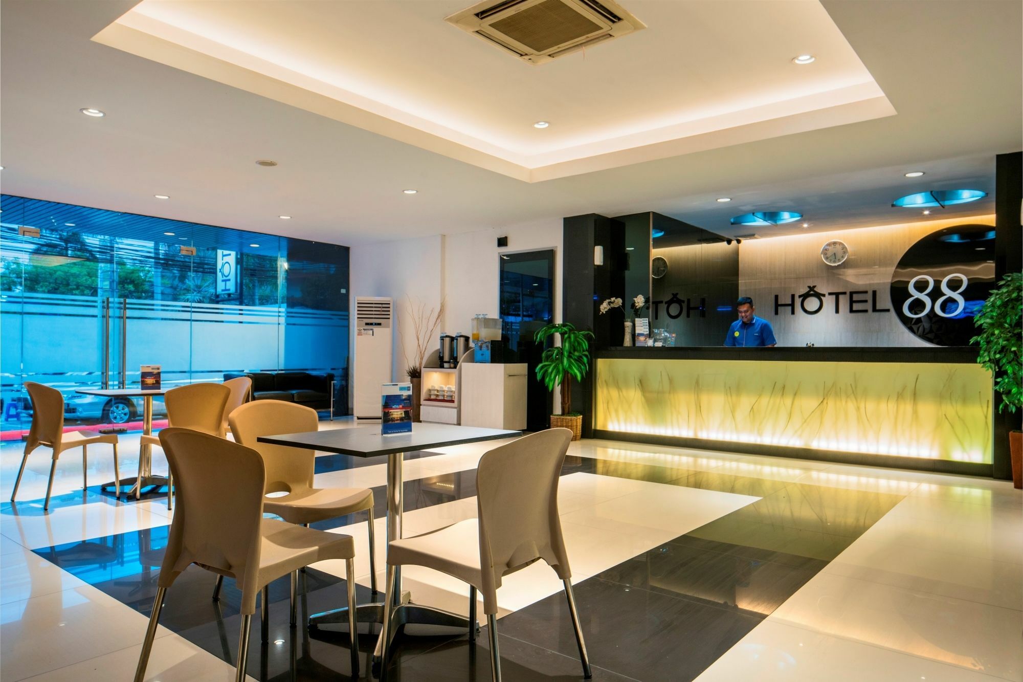 Hotel 88 Mangga Besar Raya 120 Jakarta By Wh Esterno foto