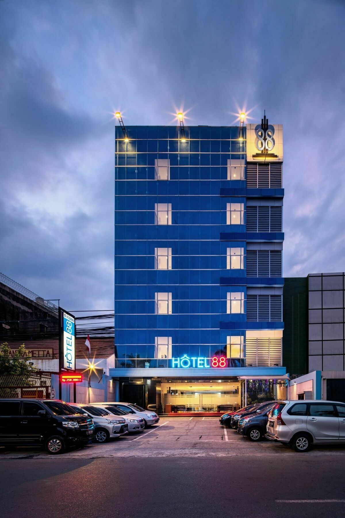 Hotel 88 Mangga Besar Raya 120 Jakarta By Wh Esterno foto
