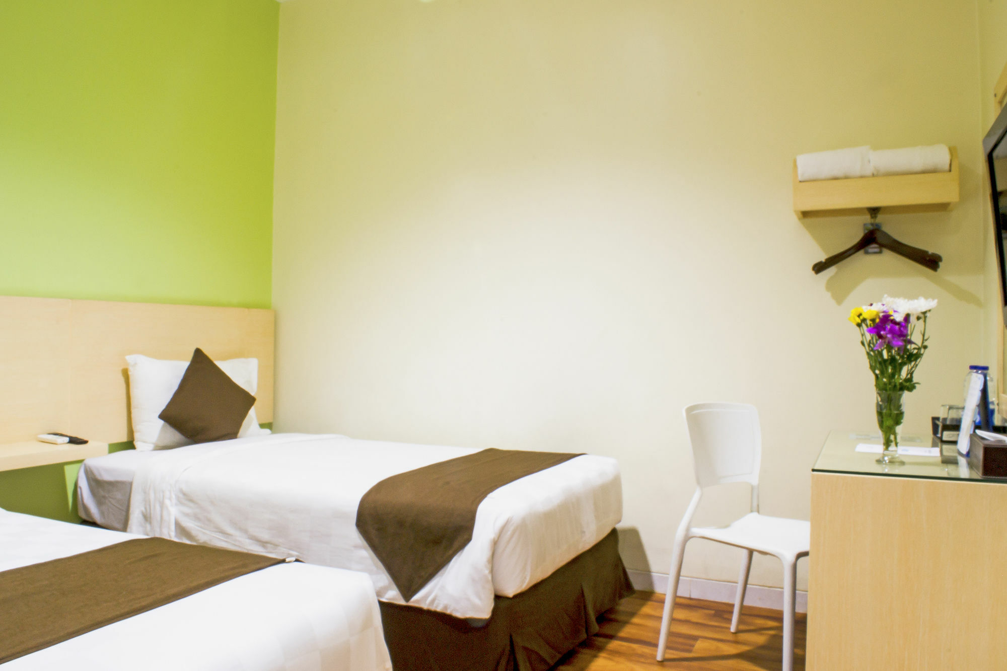Hotel 88 Mangga Besar Raya 120 Jakarta By Wh Esterno foto
